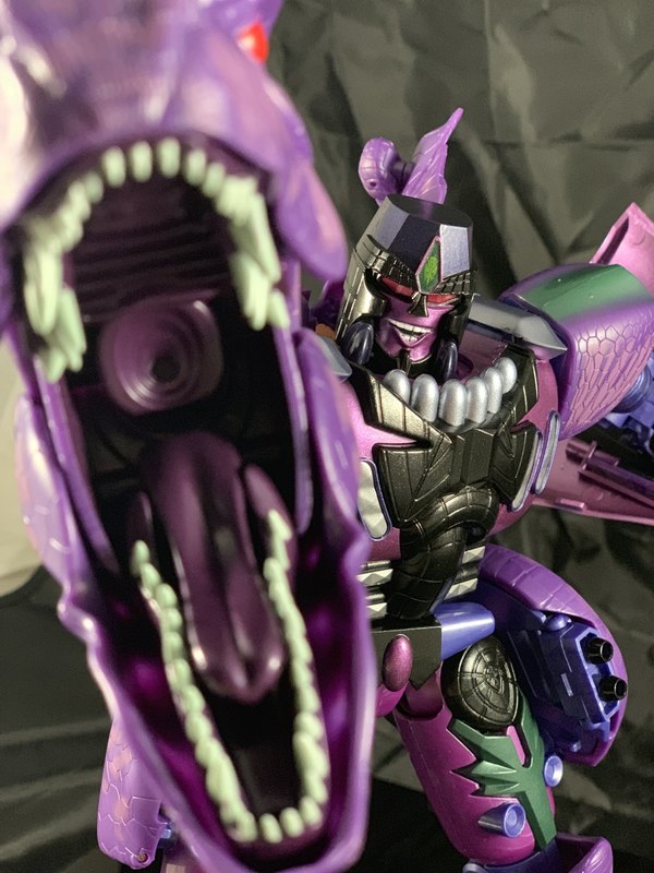 MP 43 Beast Wars Masterpiece Megatron In Hand Photos With Size Comparisons And Toothbrushing Adventures 05 (5 of 14)